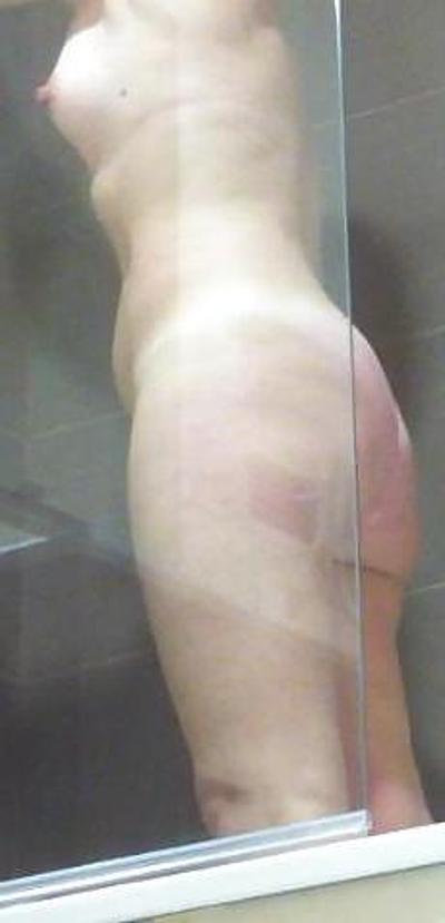8P My wife shower