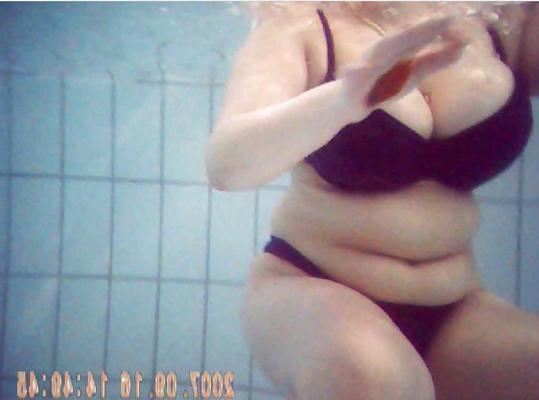 15P アラブの成熟した大きなおっぱいの水泳