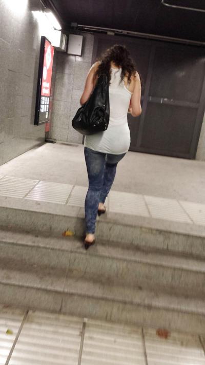 20P Voyeur in Barcelona metro
