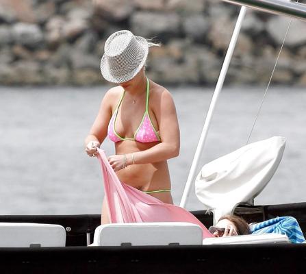 6P Britney Spears on a boat 