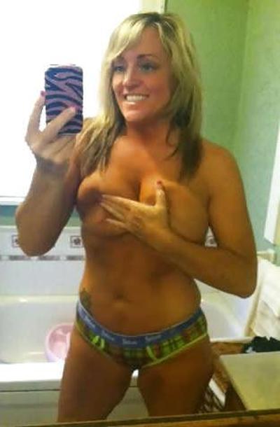 10P Blonde MILF Self Pics