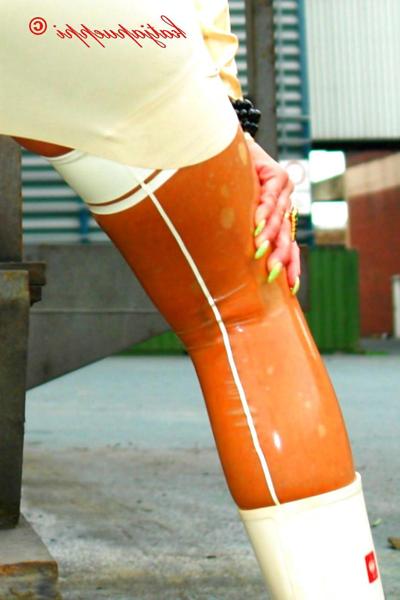 9P Exiting rubber stockings...