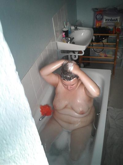 9P Bbw court me spyin on her in bath and opened her legs