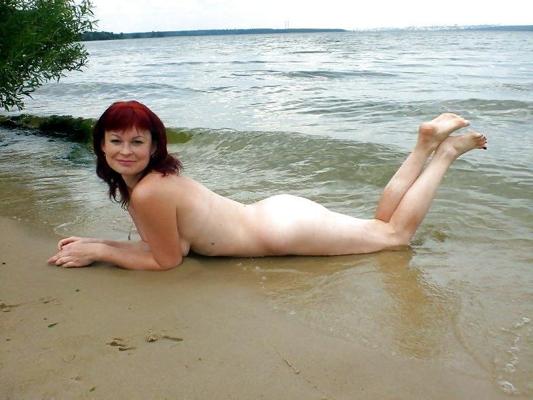 25P NUDE AT THE BEACH