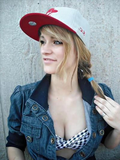 9P Alysa, canadian whore