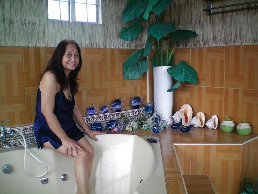 13P Philippine chaude MILF 2 photos
