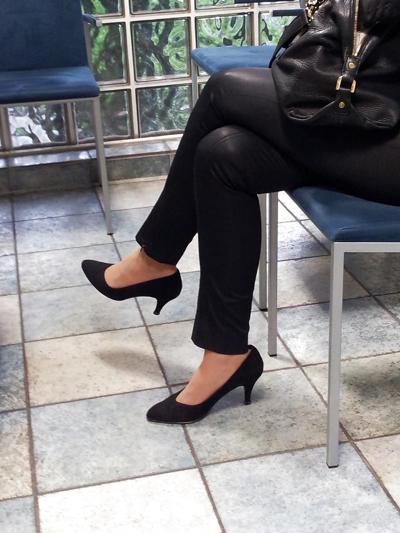 8P Candid girl feet heels shiny leggings