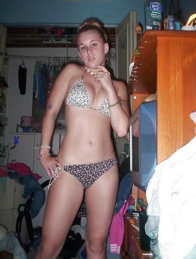 6P Fille nue devant son pere
