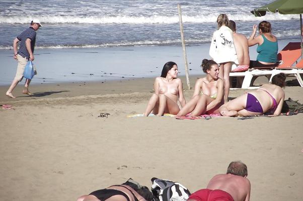 12P Holiday Voyeur 2