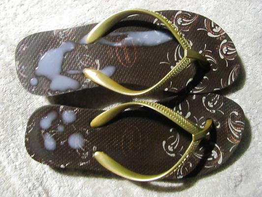 19P Brincando com as Havaianas Dela.....