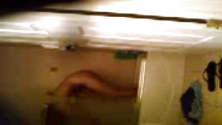 13P シャワーを浴びるメリーナの隠しカメラ