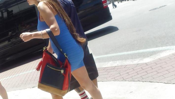 15P Cul et fesses d'adolescent sexy et serrés en mini-jupe
