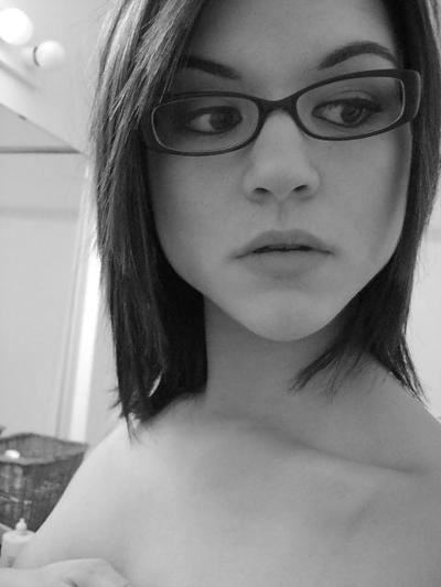 25P Non nude Teen posing