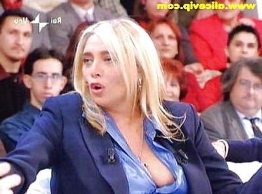 8P Mara Venier tits