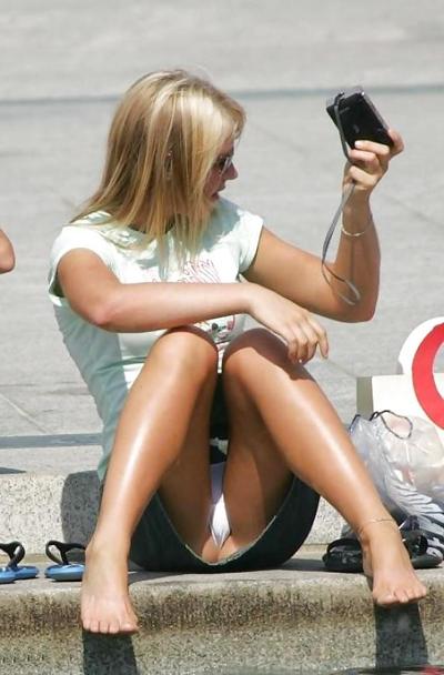 25P Upskirt, pussy flashing, public.