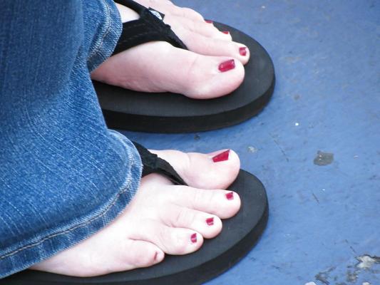 25P Feet flip flops 2