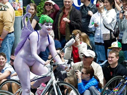 25P Nude Painted Ladies in Public Fetish Gallery 3
