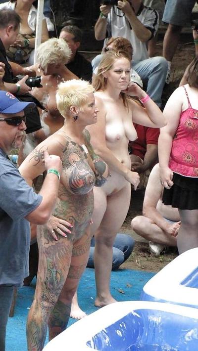 11P MOM TATTOD AUF BODY PUSSY SHOW