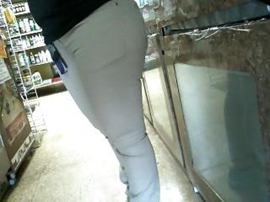 8P BIG ASS IN PET SHOP