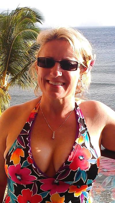 11P Mature Blonde Wife On Holiday