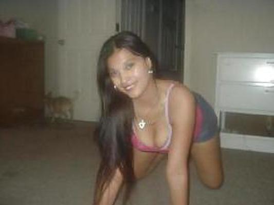 4P Downblouse and cleavage 