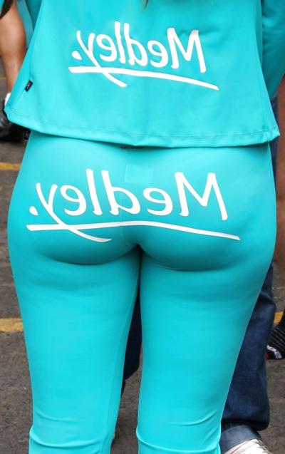 15P MILF-Ehefrau mit großem Arsch in Spandex-Leggings