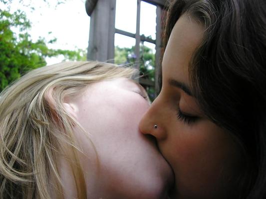 25P Girls Kissing Girls pt3
