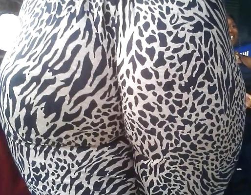 10P New candid mom, wedgie jiggle