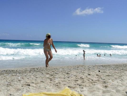 10P Topless on the beach 3