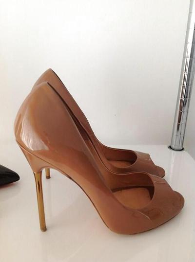 22P Ballbusting High Heels 3