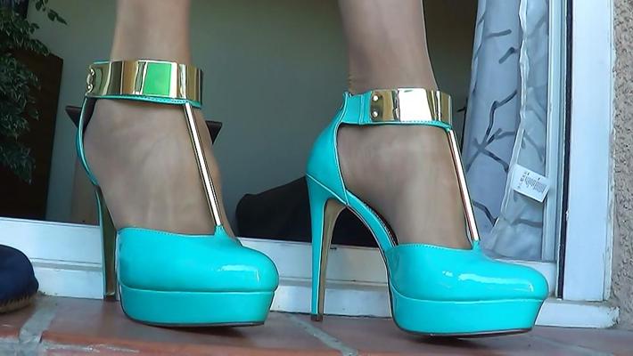 14P Blue high heels