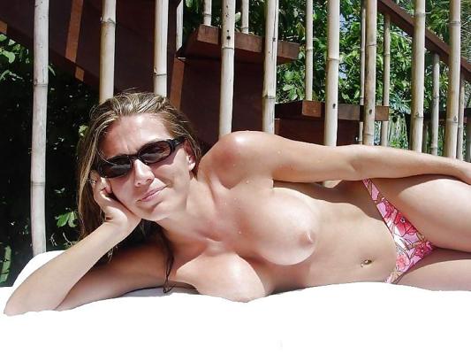 9P English Wife Wendy On Vacation
