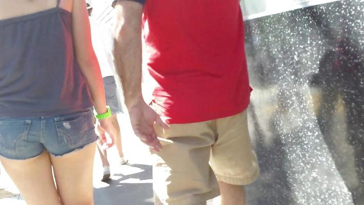 25P Schöner Teenie-Arsch und -Hintern in Jeansshorts