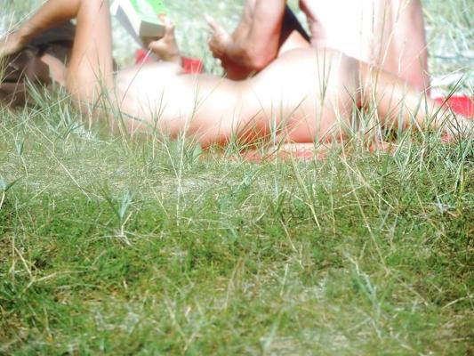 9P Sluts secretly photographed on the beach