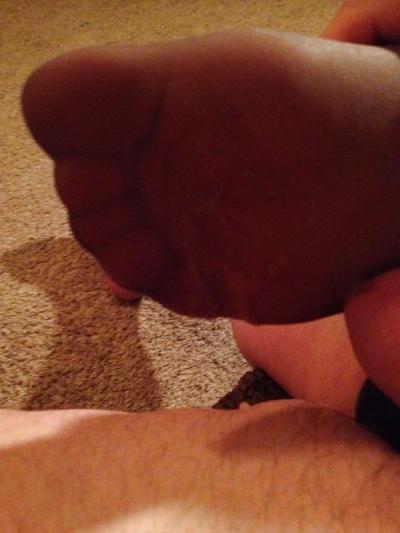 25P Pantyhose footjob with cum on feet from wife