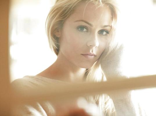 25P Laura Vandervoort