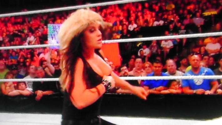 4P WWE-Diva Katelyn Nip-Slip von RAW
