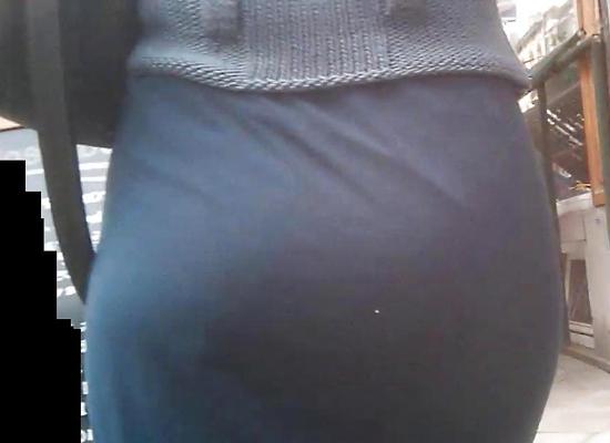 15P MILF sexy en jupe