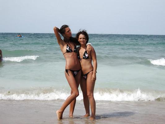 25P 2 Girls at Beach