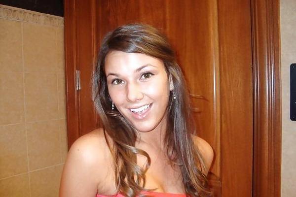 25P Brunette with perfect body