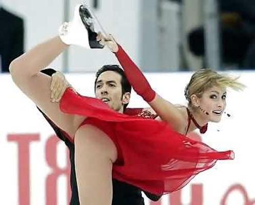 19P Hot girls ice skating