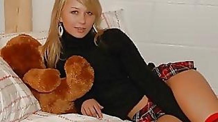 14P Naked Webcam Girl 