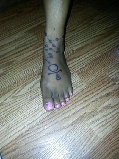 25P Ebony's feet