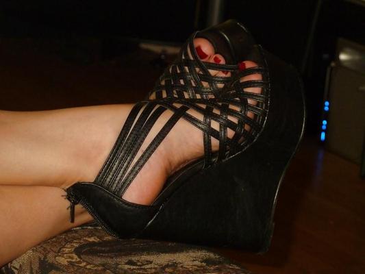 4P Babysitter feet