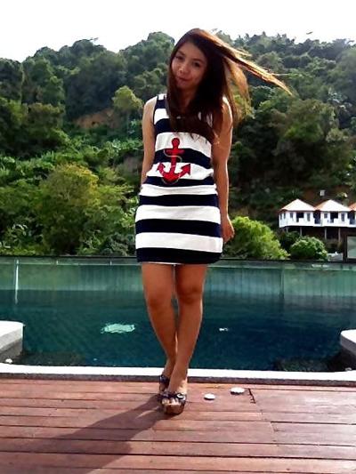 20P Dar, Thai Girl Friened  Dressed and Naked First Time