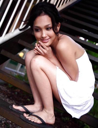 14P Asian feet