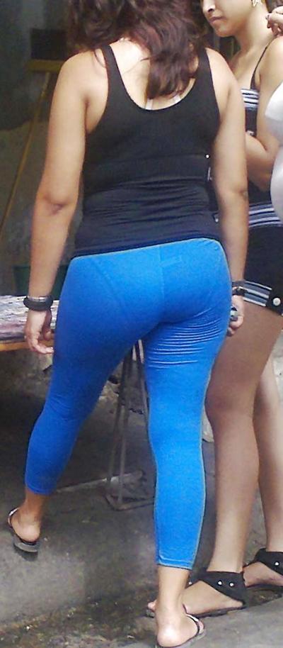 20P Femme En Pantalon Bleu Gros Cul Et VPL
