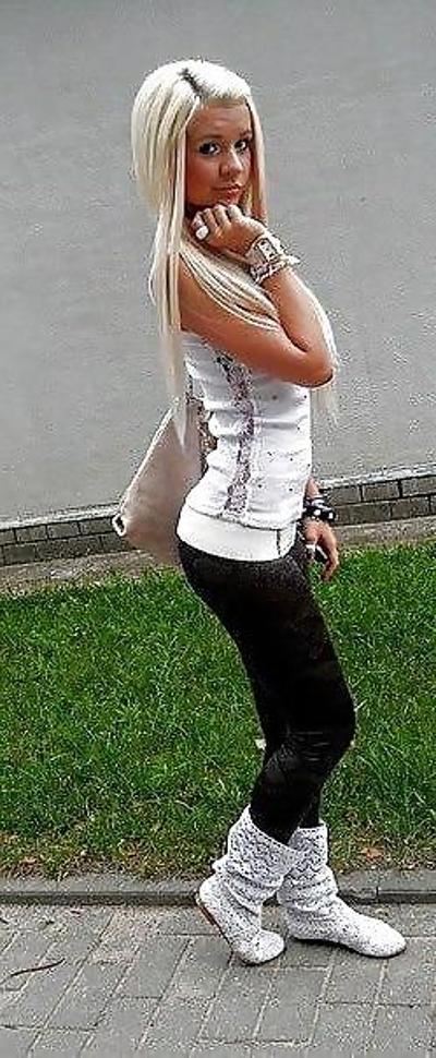 25P Sluts in tight pants! 12