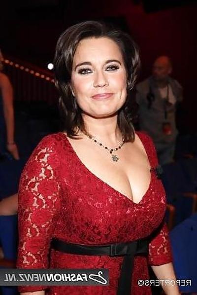24P オランダのセレブ熟女、ディオーネ・デ・グラーフ