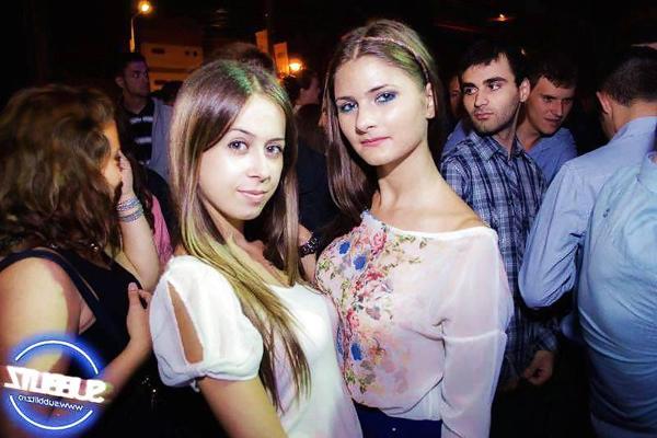 25P Кончи или член этому горячему подростку с огромными сиськами и отличной задницей.